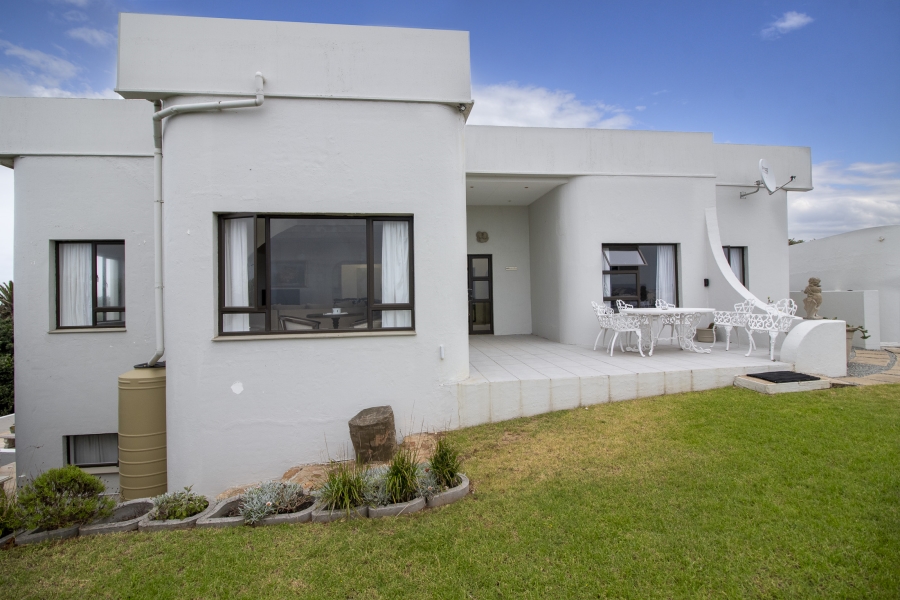 6 Bedroom Property for Sale in West Beach Eastern Cape